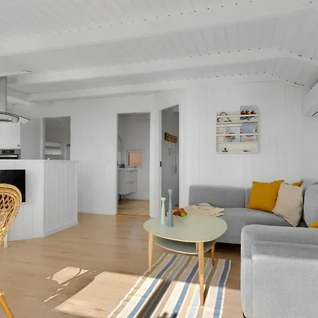 Stunning In Bjert With 2 Bedrooms And Wifi 2 Hébergement de vacances *
