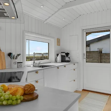 Stunning In Bjert With 2 Bedrooms And Wifi 2 بيت للعطل Binderup Strand